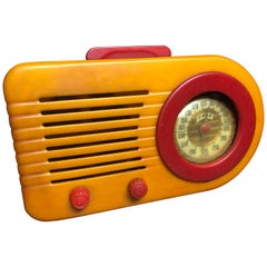 Radio Cataline Fada Bullet 116 en bakélite orange et rouge, 1940