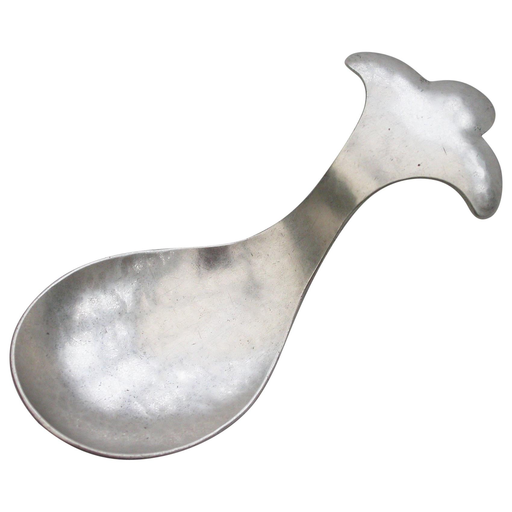 Arts & Crafts Hammered Silver Trefoil Caddy Spoon by W T Pavitt, London, 1929 For Sale