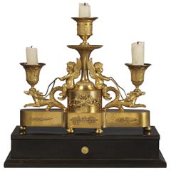 Support de bureau à trois lumières de style Louis XVI en bronze doré et ébène, vers 1820