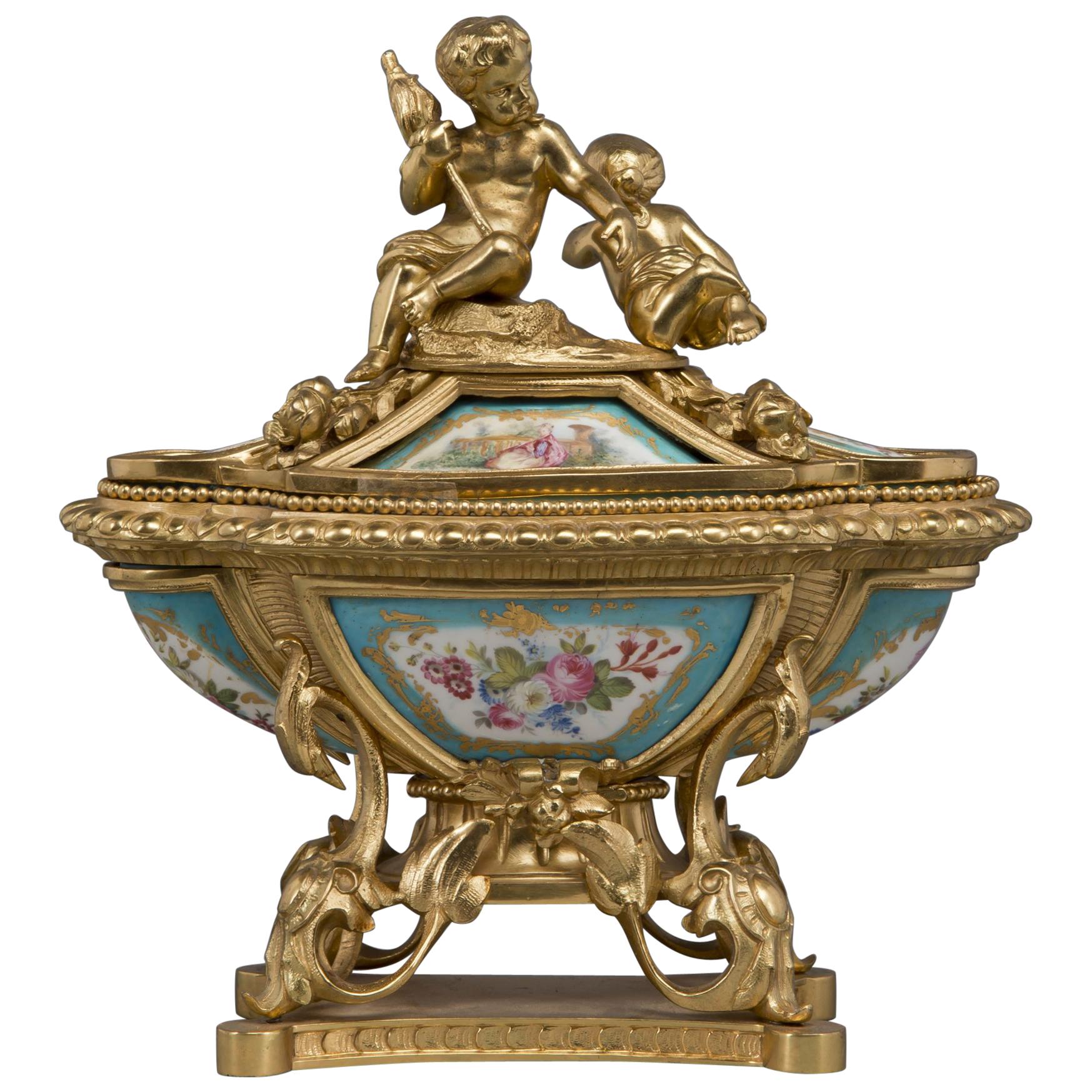 Encrier de style Louis XV en bronze doré et porcelaine de Sèvres, vers 1890