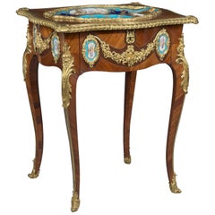 Table de style Louis XV montée en bronze doré et en porcelaine, datant d'environ 1870