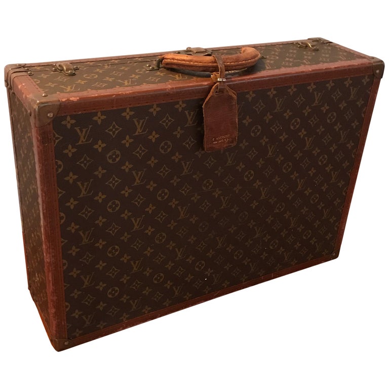 Toronto man finds rare Louis Vuitton suitcase from 1890s in grandmother's  basement