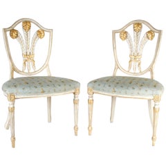 George III.-Beistellstühle mit vergoldeter Schildrückenlehne und Pflaume, um 1775
