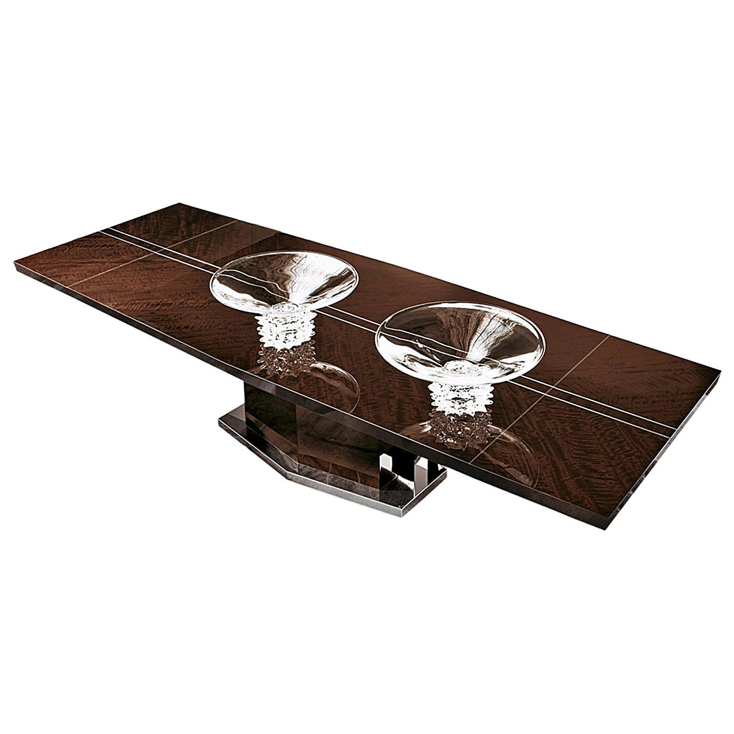 Rectangular table with two leaves rectangular
table with two extensions of cm 50 (19” 1/2), in European
curly eucalyptus veneer in high gloss polyester with 4 mm
chrome stainless steel filet in the top and leaves. Base in
chrome stainless