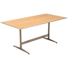 Shaker Table in Walnut by Arne Jacobsen