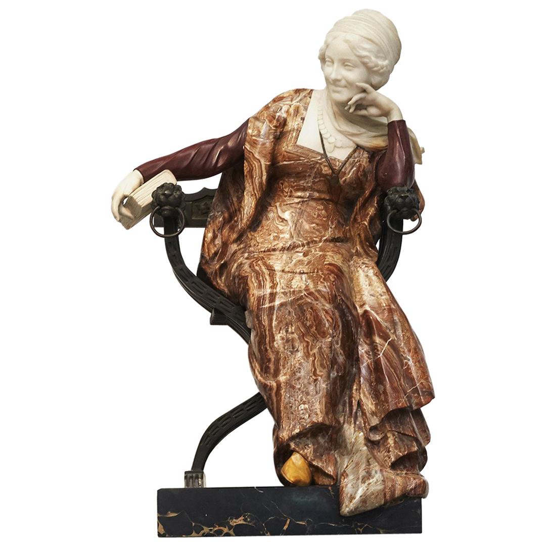 Sculpture en marbre représentant une femme assise sur un piédestal de Ferdinando Vichi