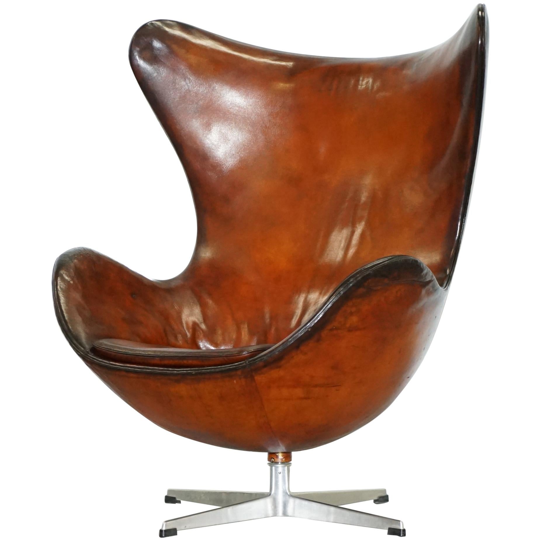 Original 1963 Fritz Hansen Egg Chair Numéro de modèle 3316 Cuir brun teint à la main