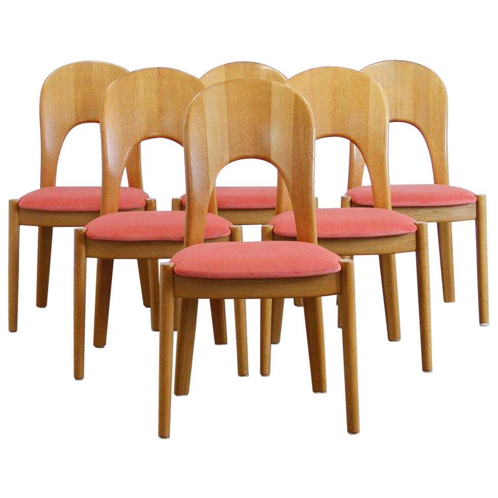Set of 6 Dining chairs by Niels Koefoed in Oak and Pink Velvet