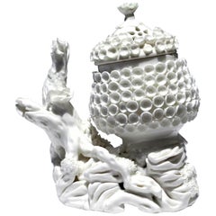 French Porcelain Pot Pourri Jar and Cover, Mennecy, circa 1750-1755