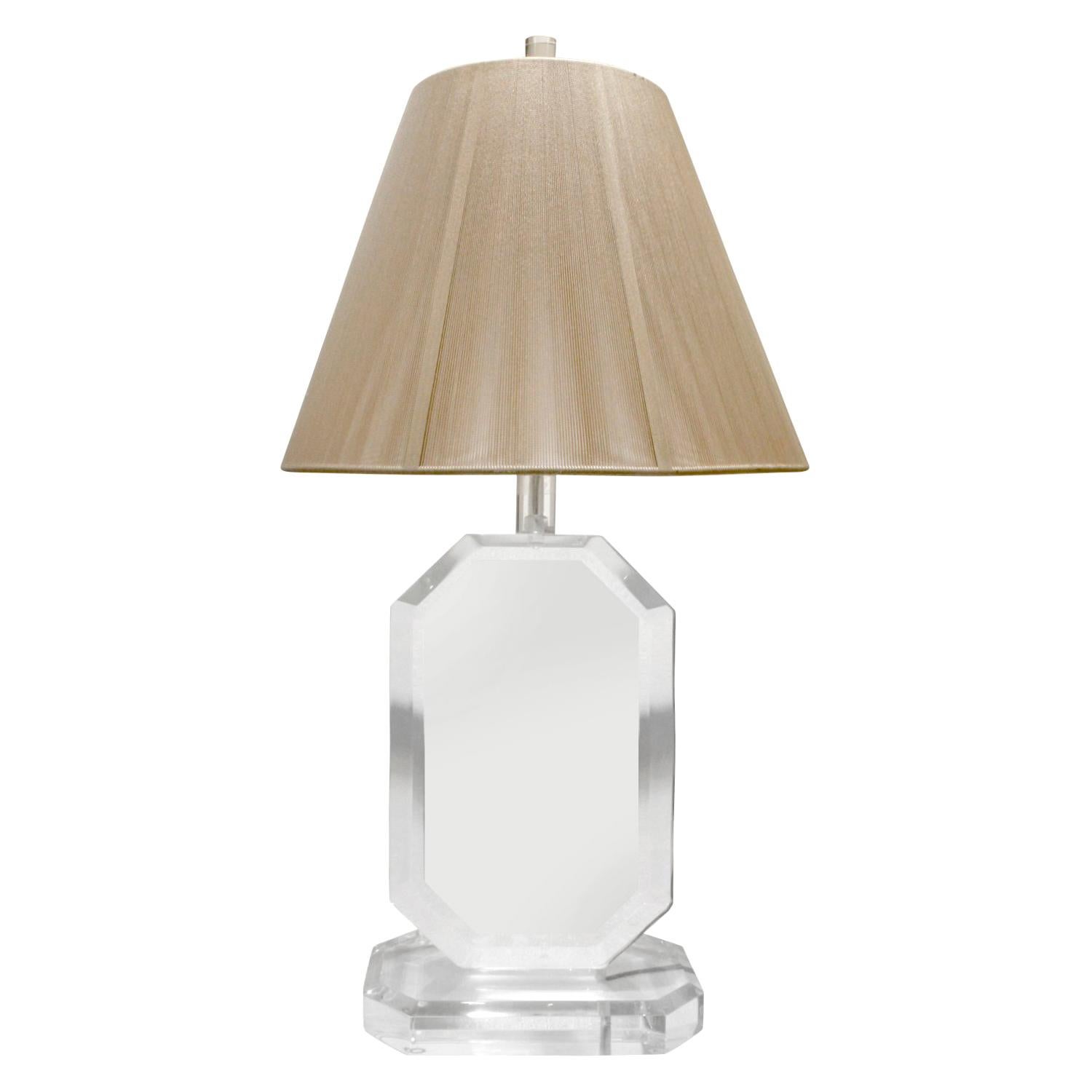 8seitige Tischlampe aus massivem Lucite, 1970er Jahre im Angebot