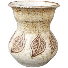 Vase en céramique du milieu du siècle par Marcel Giraud:: Vallauris:: 'circa 1960s'