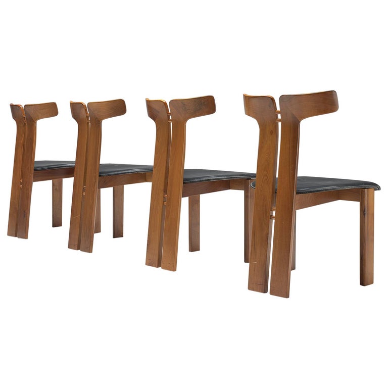 Set of four dining chairs in walnut and leather, 1980, offered by MORENTZ