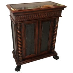 Petit meuble de rangement anglais de style Tudor