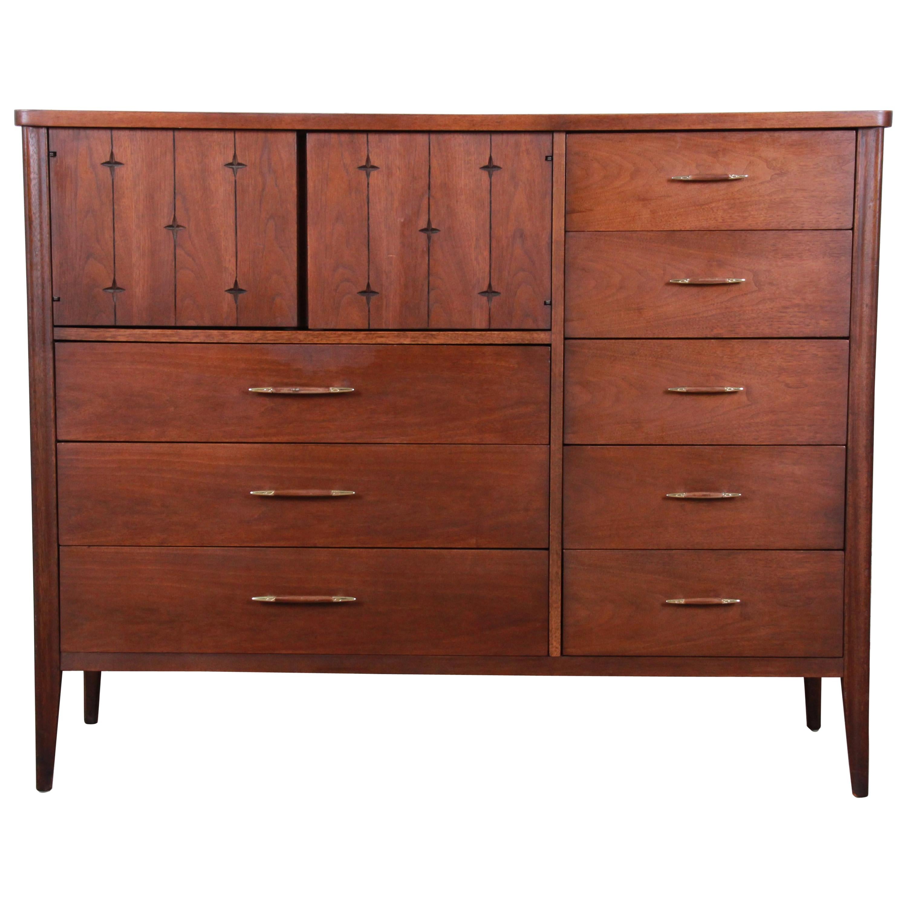 Broyhill Saga Mid-Century Modern Walnut Magna Gentleman's Chest, 1960s