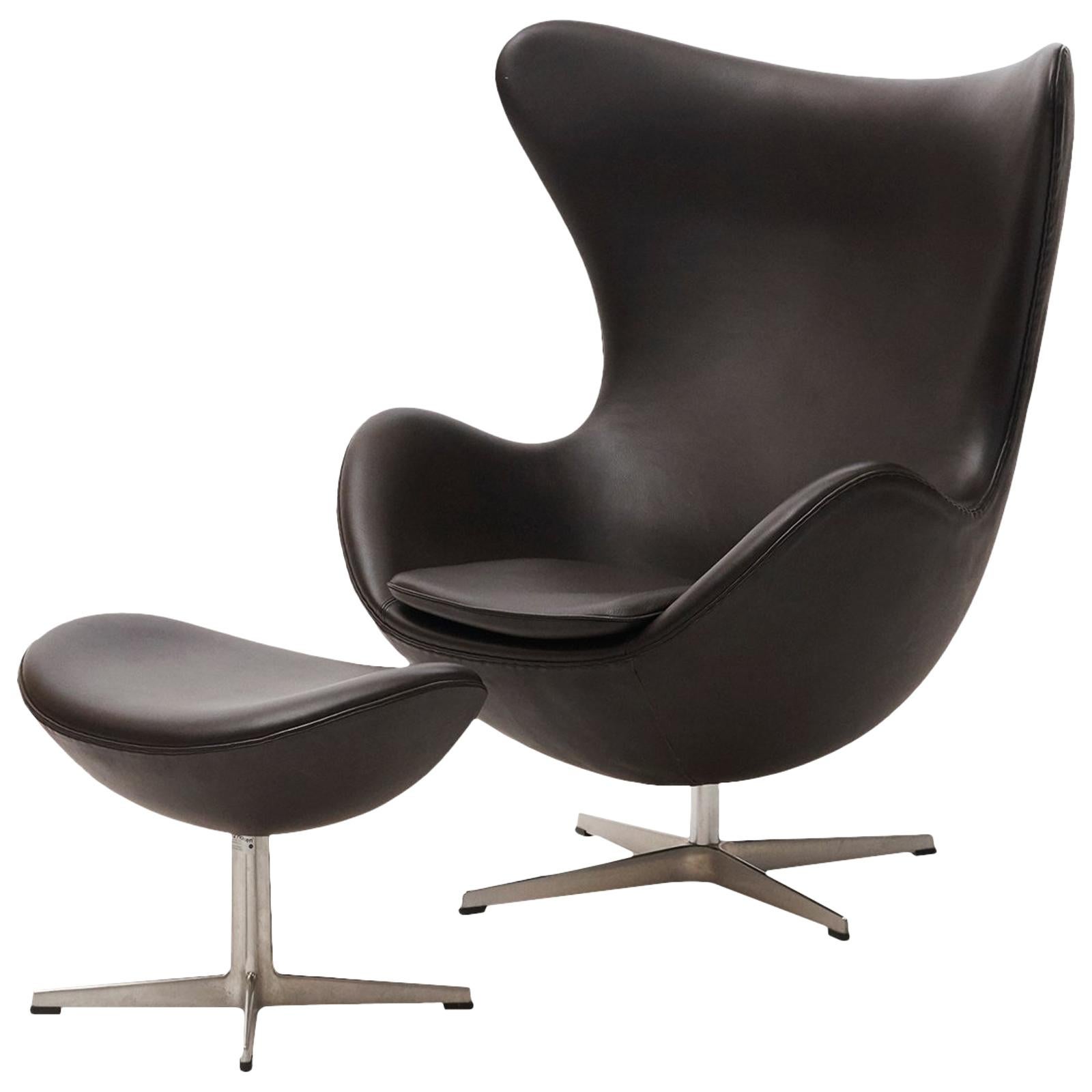 Arne Jacobsen "The Egg Chair" with Footstool in Dark Brown Leather