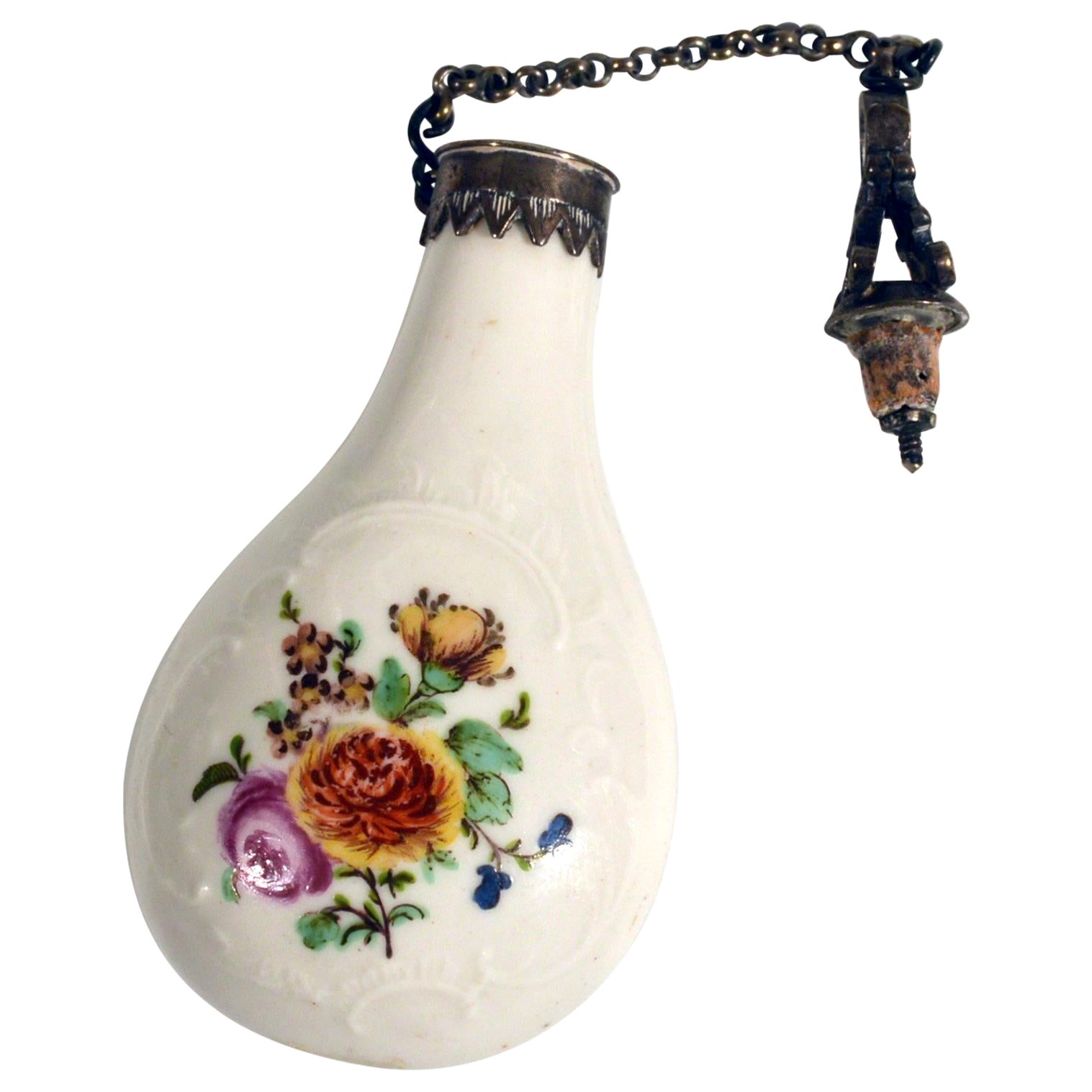 Bouteille de parfum en porcelaine française avec bouquets de fleurs, vers 1775