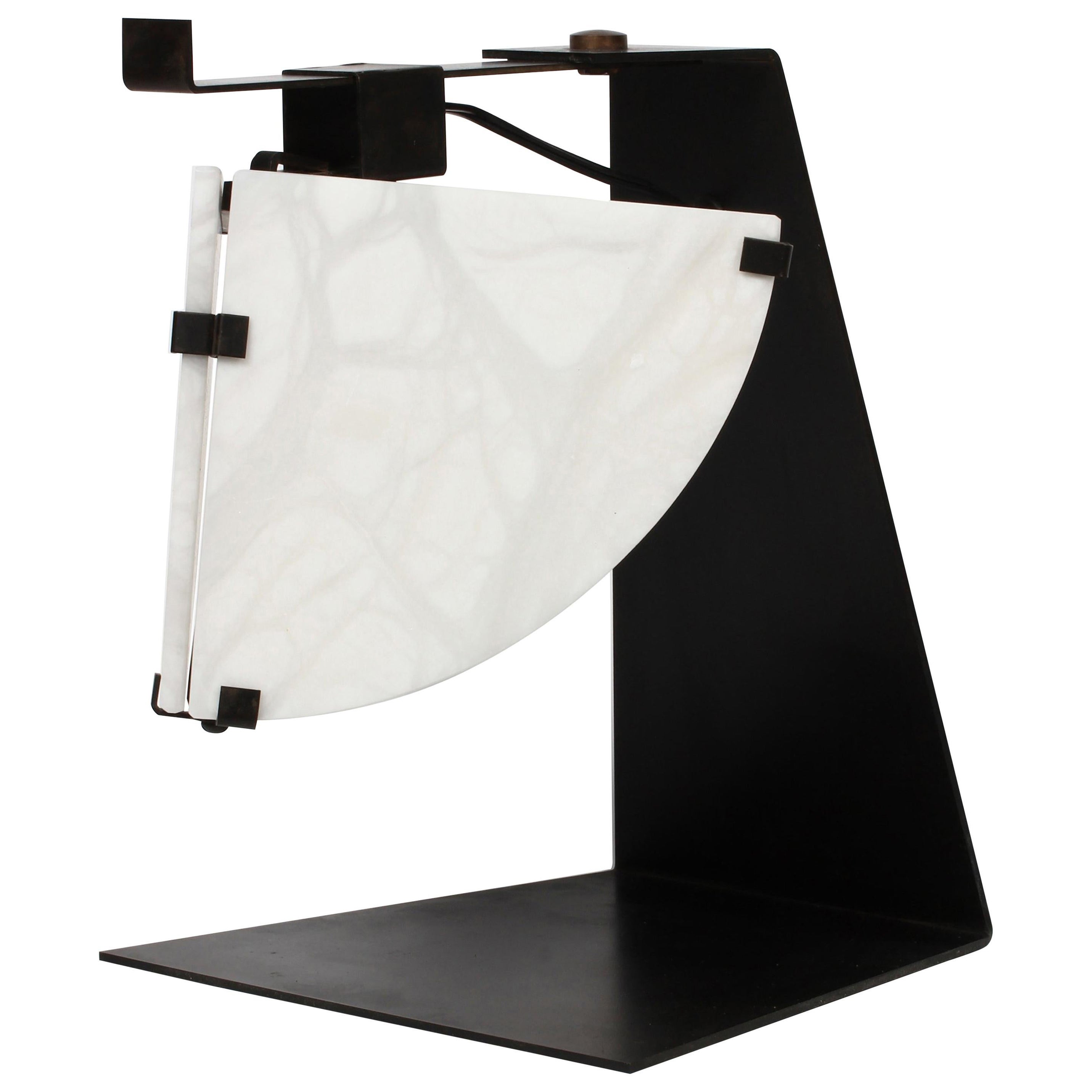 Lampe de table en albâtre « Potence » à la manière de Pierre Chareau