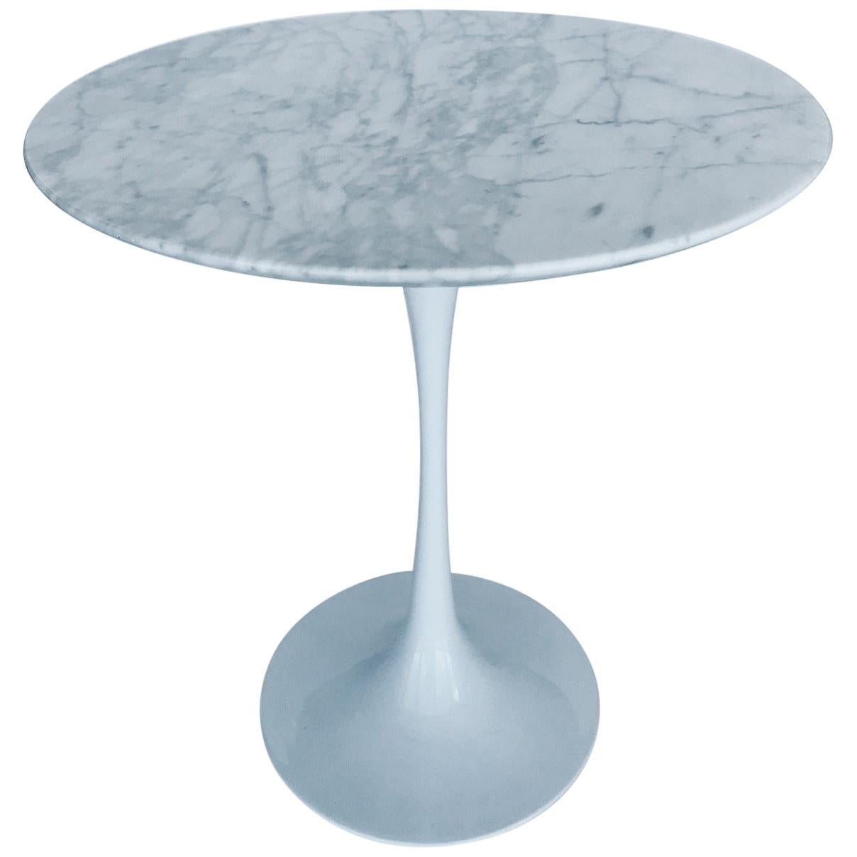 Iconic Mid-Century Modern Tulip Side Table in Carrara Marble