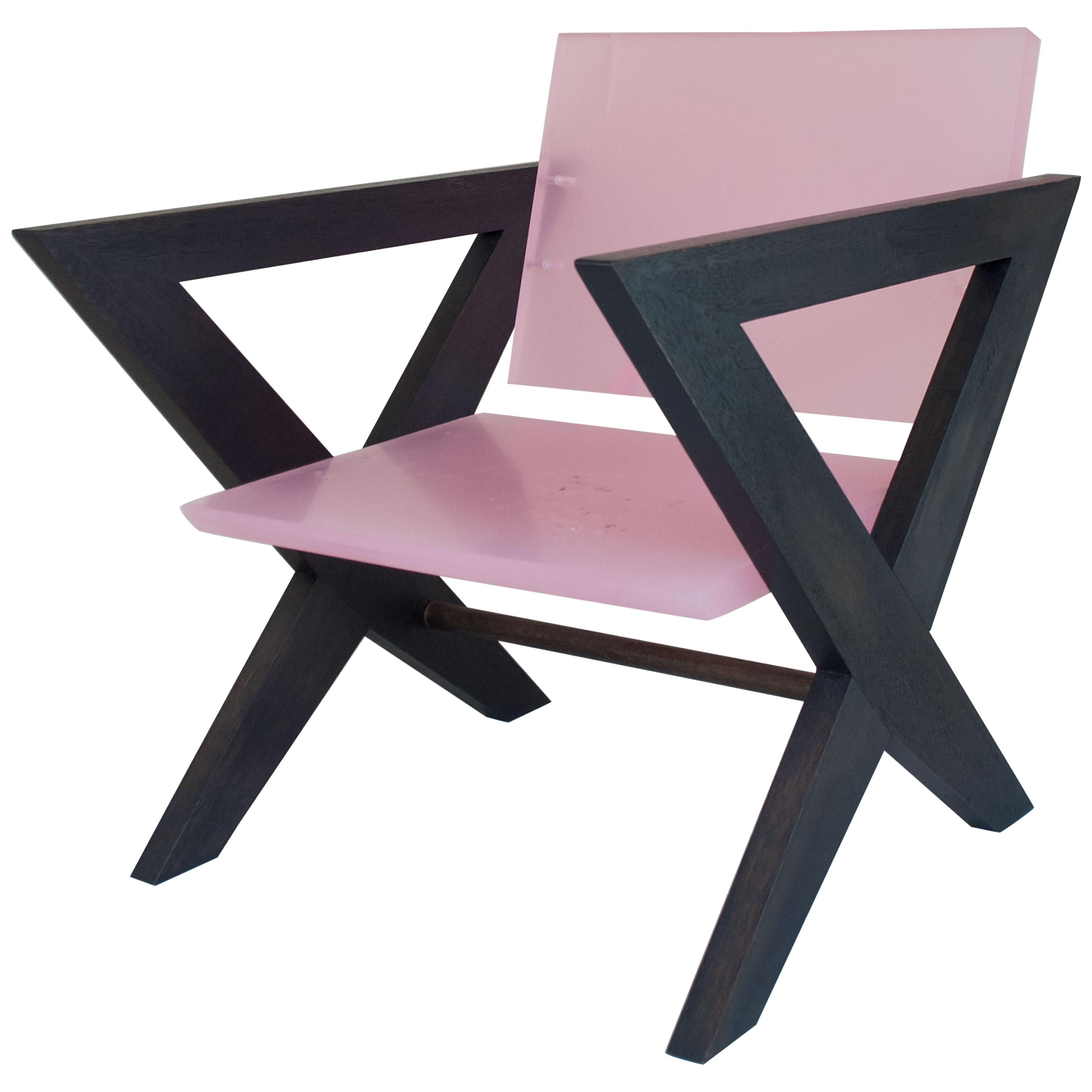 Chaise contemporaine en résine rose, inspirée par Pierre Jeanneret en vente