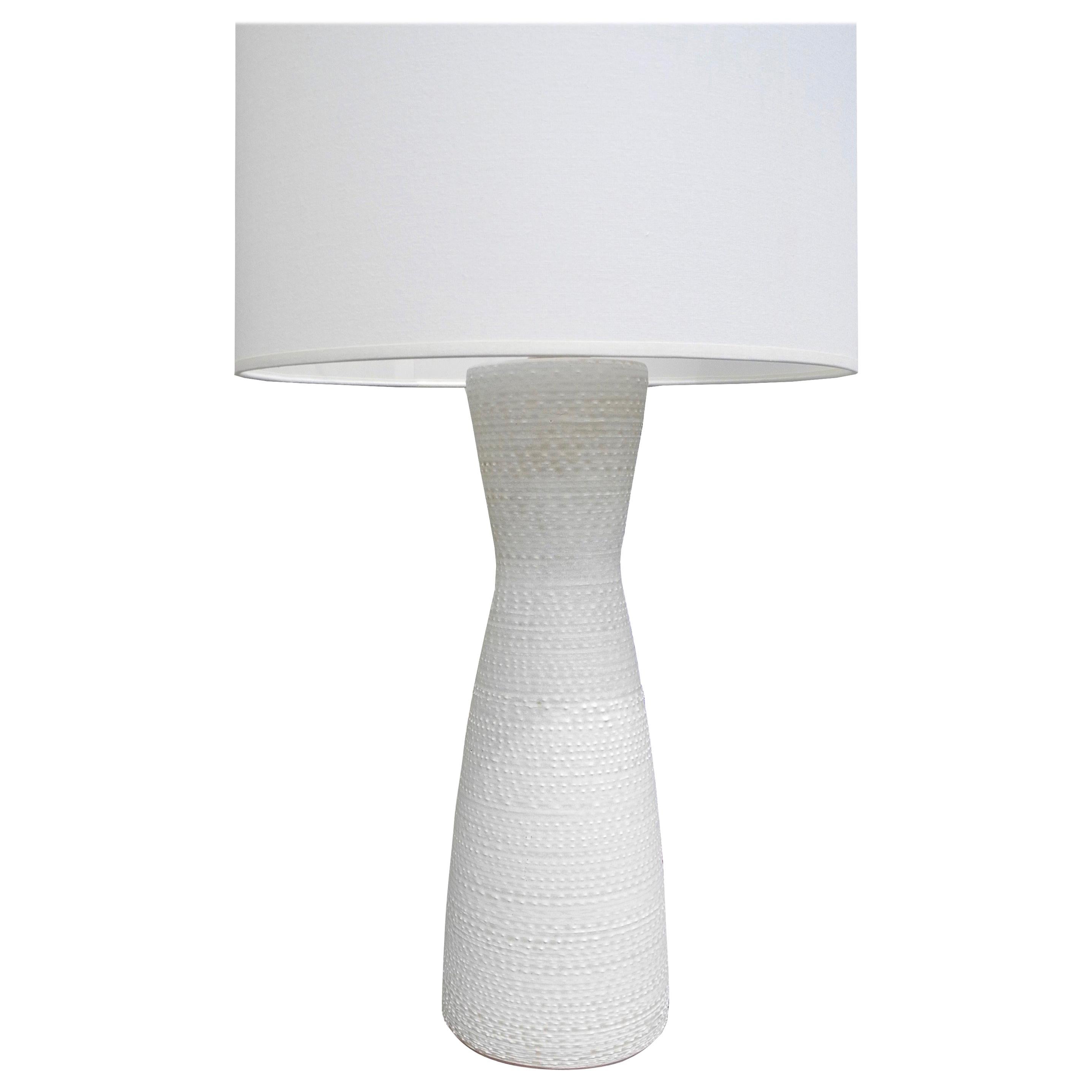 Mid-Century Modern White Ceramic Table Lamp by Design Technics, New York For Sale