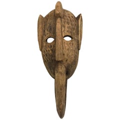 Escultura decorativa de máscara tribal africana primitiva tallada
