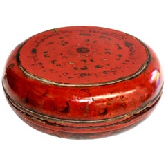 Ancienne boîte ronde chinoise laquée rouge, entièrement d'origine