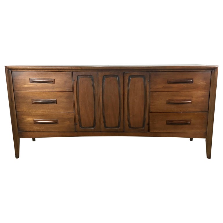 Broyhill Dressers 15 For Sale At 1stdibs
