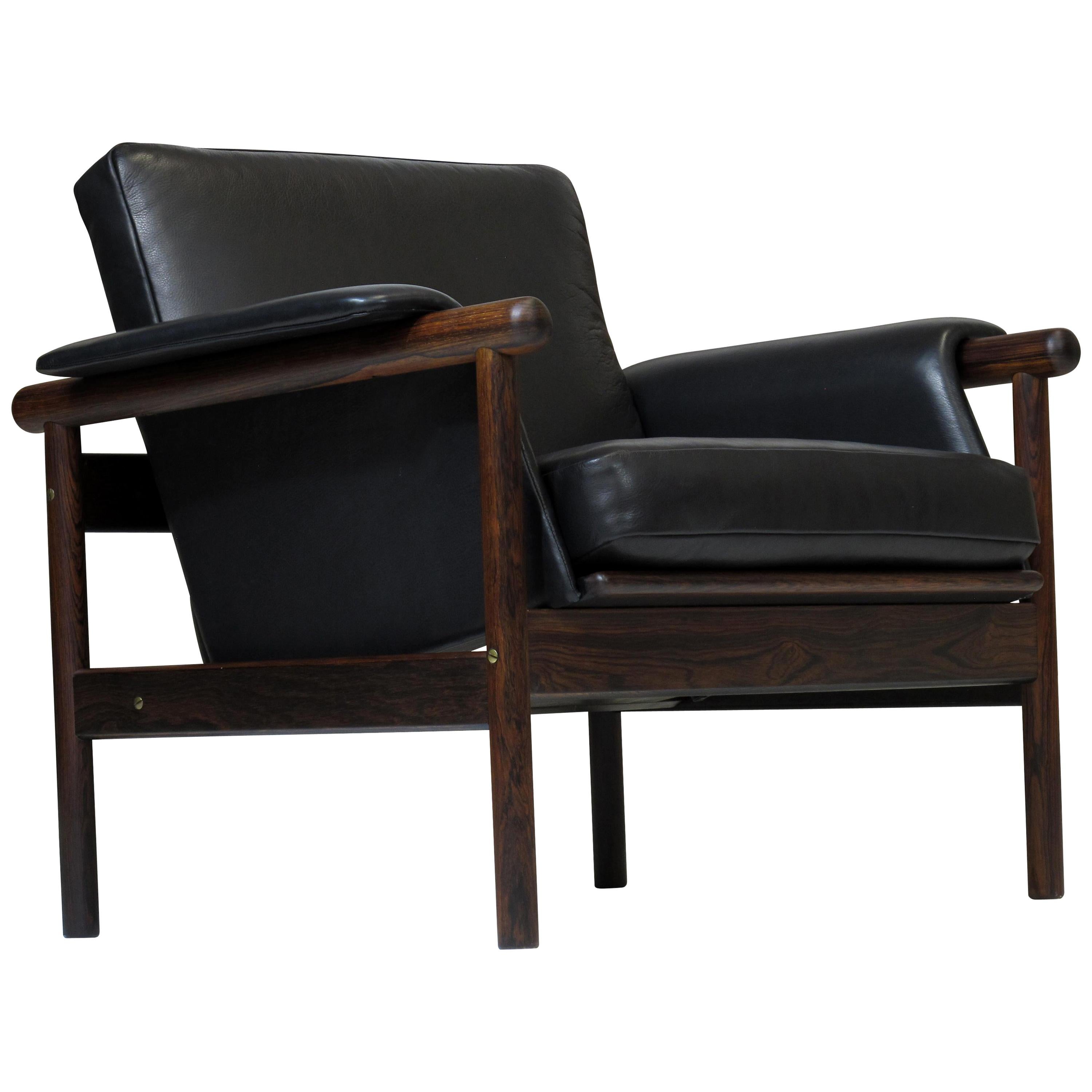 Illum Wikkelsø by Koefoed's Møbelfabrik Wiki Rosewood Black Leather Lounge Chair