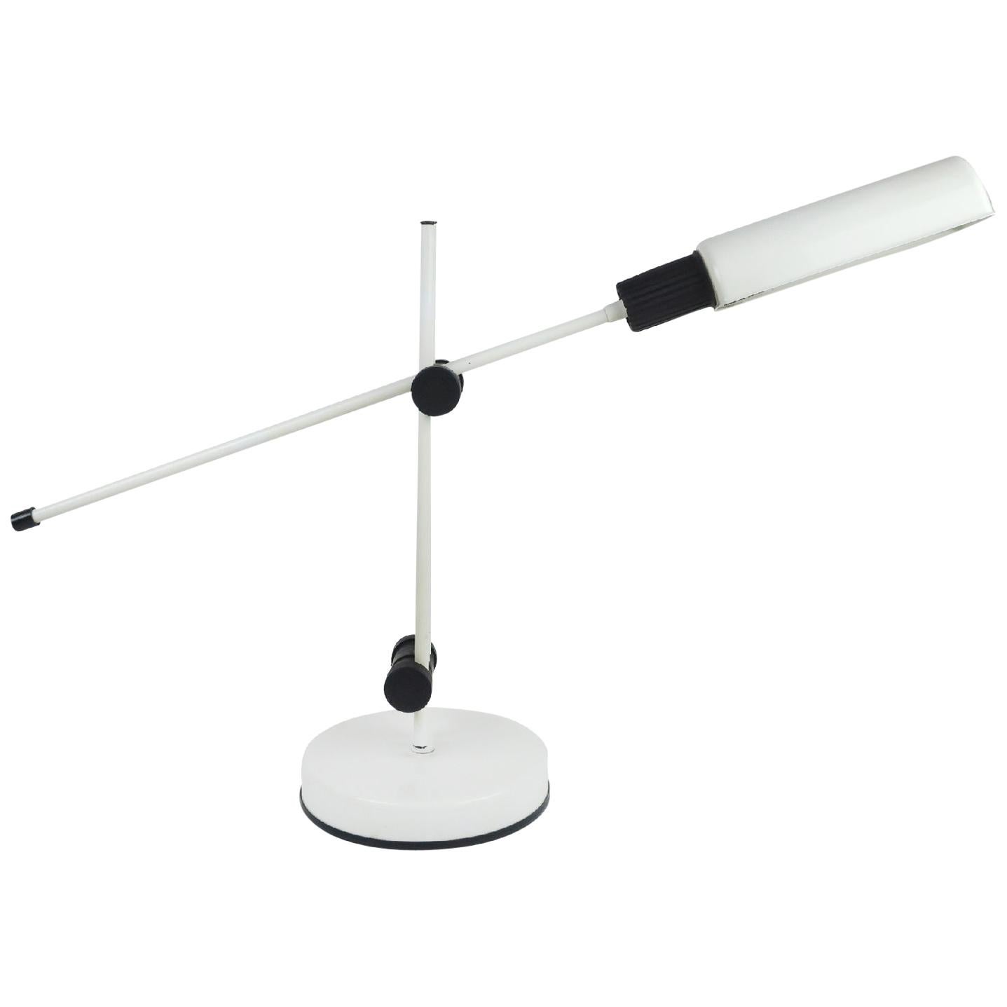 1980s Italian Modern White Table Lamp by Veneta Lumi For Sale