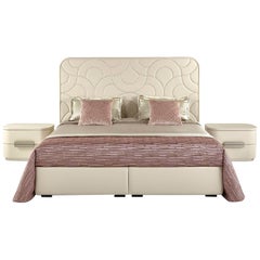 Fantástica Cama con Cabecero Tapizado en Tejido de Piel en  Madera y cuero