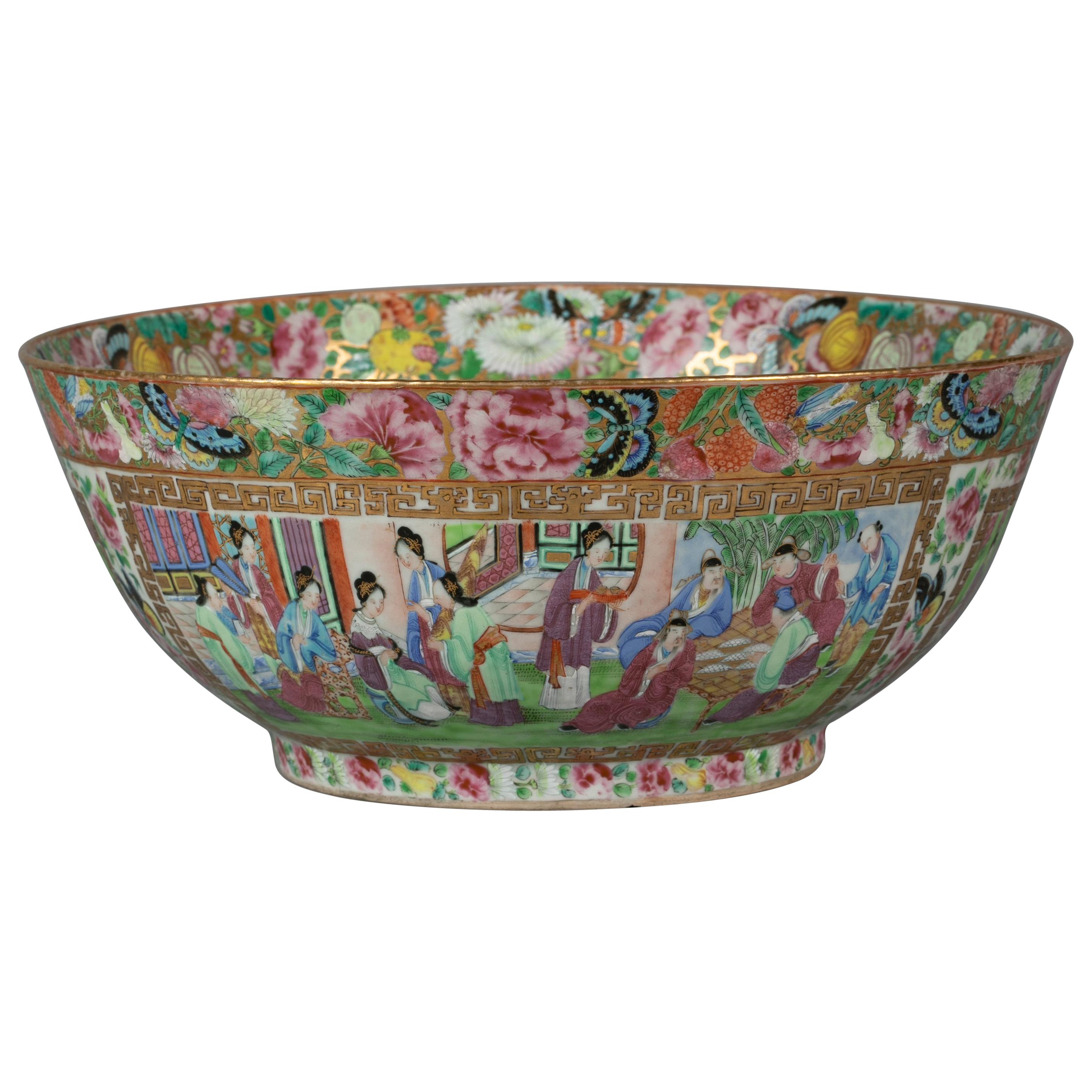 Chinese Export Rose Mandarin Porcelain Bowl, circa 1820