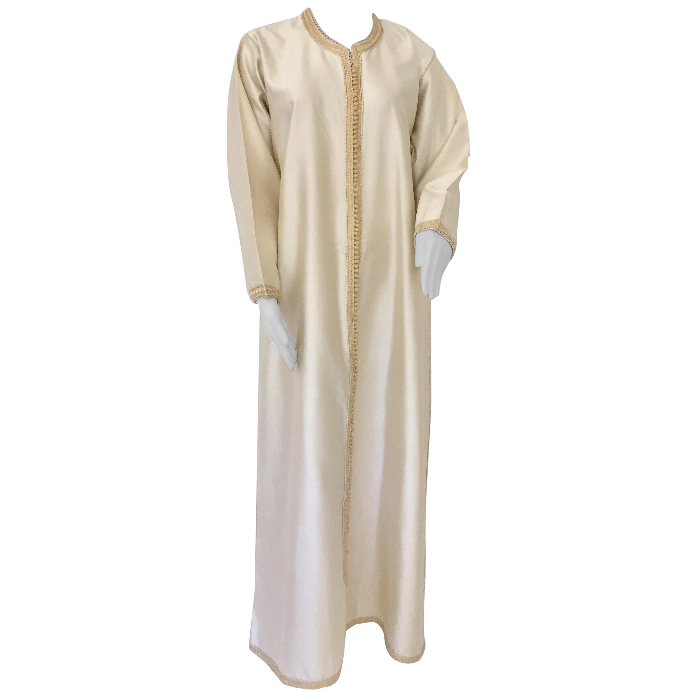 Robe longue élégante et luxueuse robe caftan en soie Dupiono du Maroc en vente