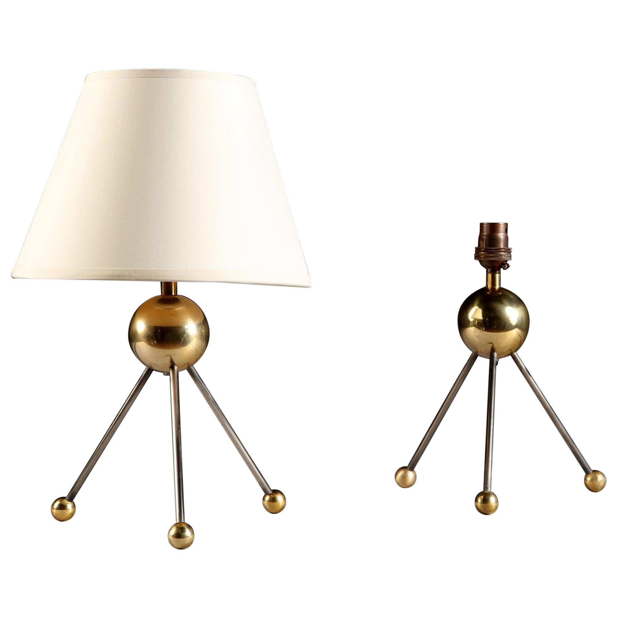 Pair of Tripod Table Lamps of Sputnik Form, in Steel and Brass, Contemporary For Sale