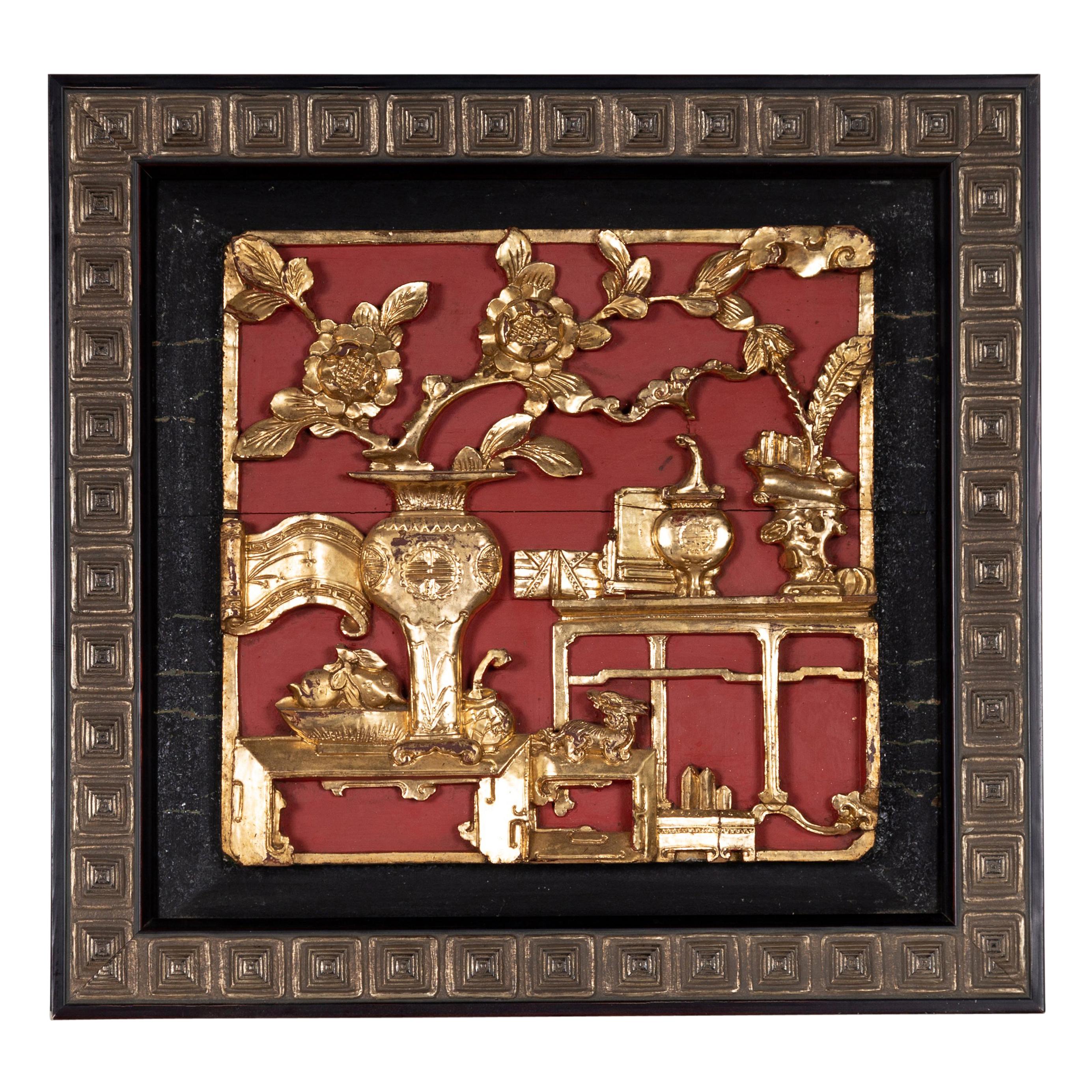 Panel arquitectónico de madera dorada y pintura floral roja de la dinastía Qing en marco