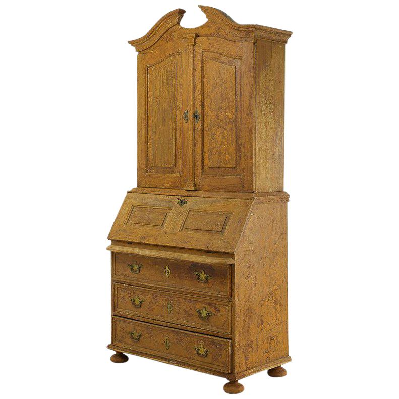 18th Century Pinewood Bureau Cabinet with Original Paint For Sale