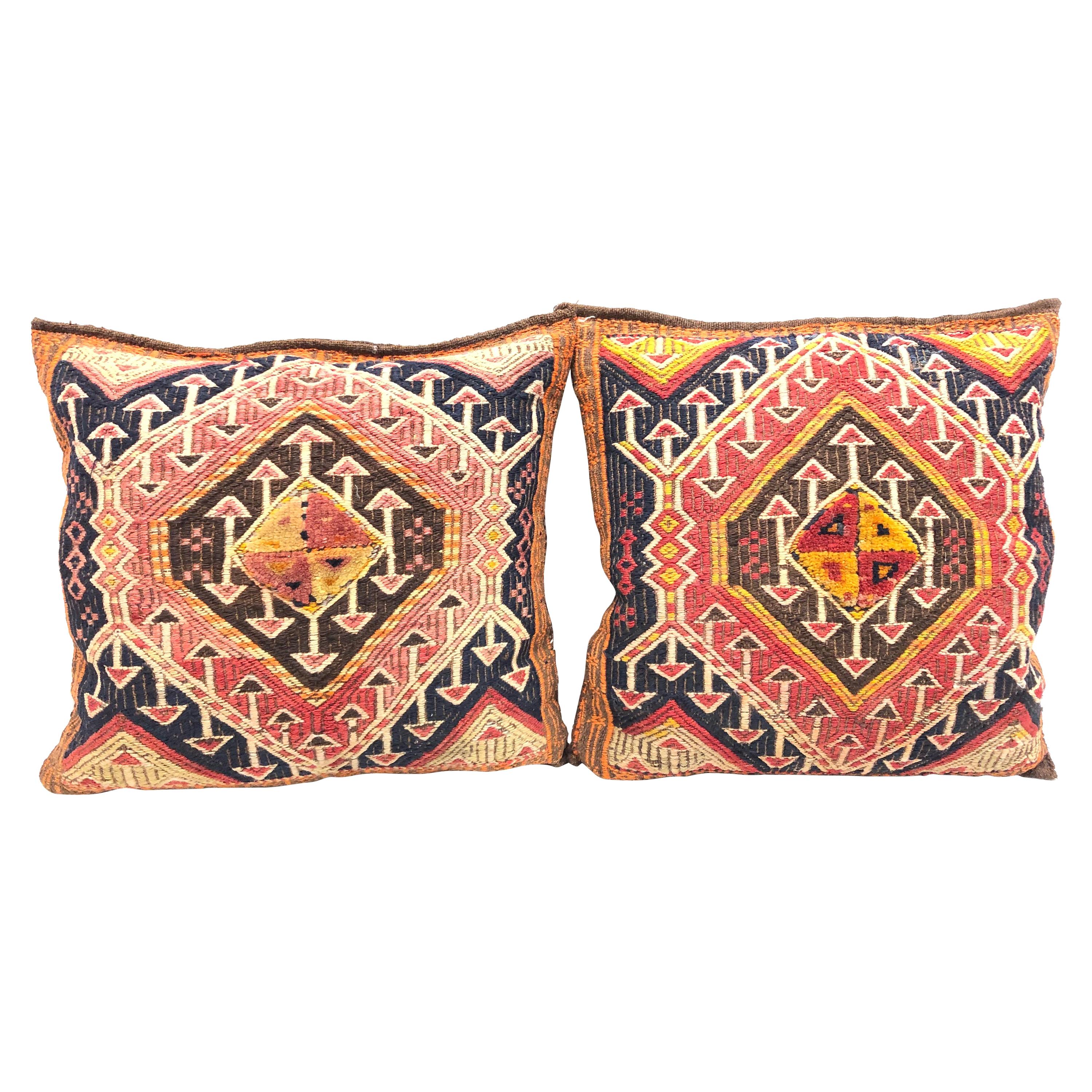 Paar türkische orientalische Salztaschen oder Teppich-Stickerei-Kissen aus Zigeunerholz