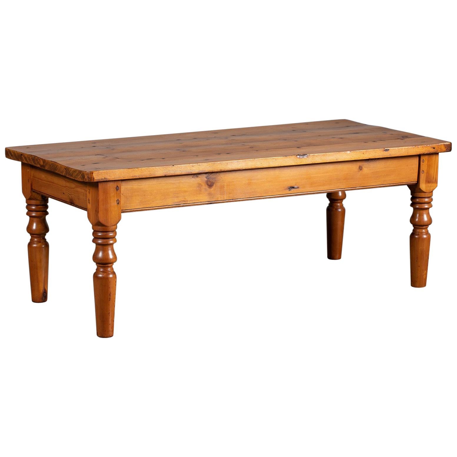 Antique English Pine Coffee Table Turned Legs, circa 1875 For Sale