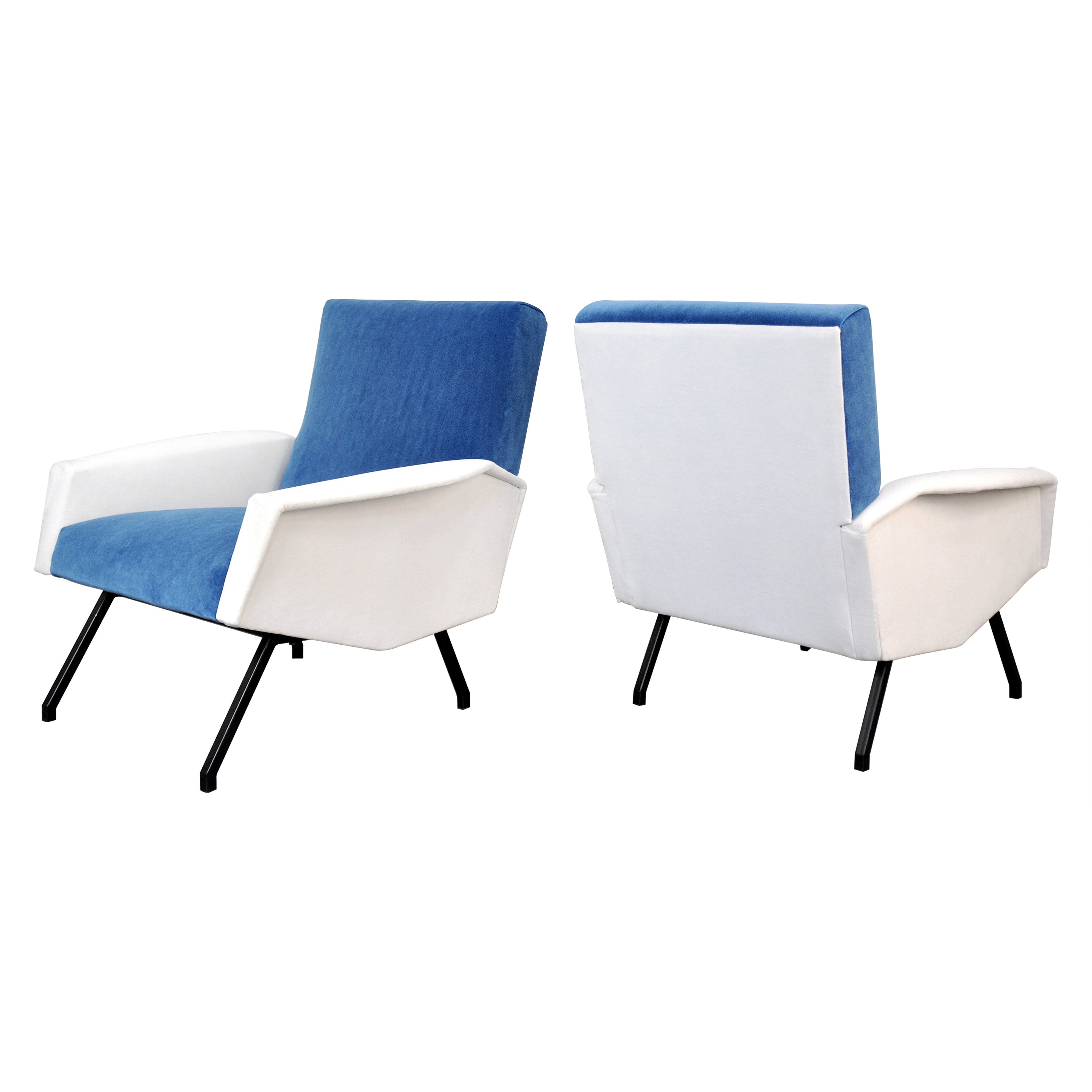 Pair of Mid-Century Modern blue and white velvet armchairs with black iron legs, dating from the 1950s. The vintage Marco Zanuso style club chairs have been recently reupholstered in an azure sky or light sapphire blue and white velvet. They are