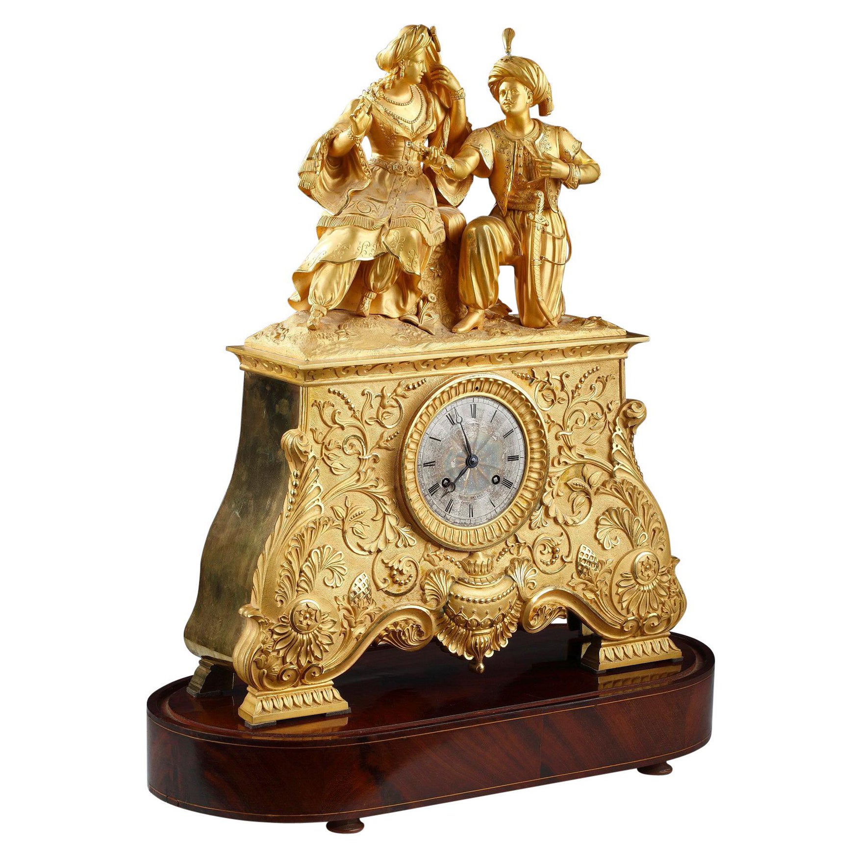Leila und die Giaour-Uhr aus vergoldeter Bronze, Frankreich, um 1830 im Angebot