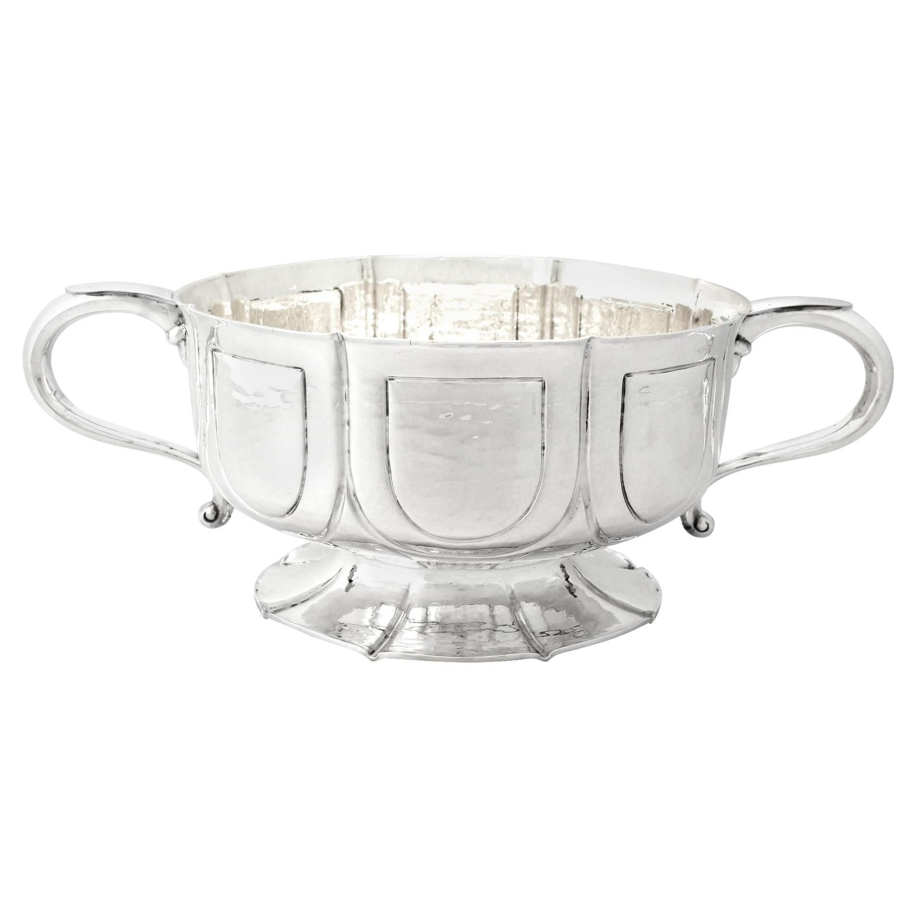 Ciotola di presentazione in argento sterling in stile Arts & Crafts 1906 Edwardian