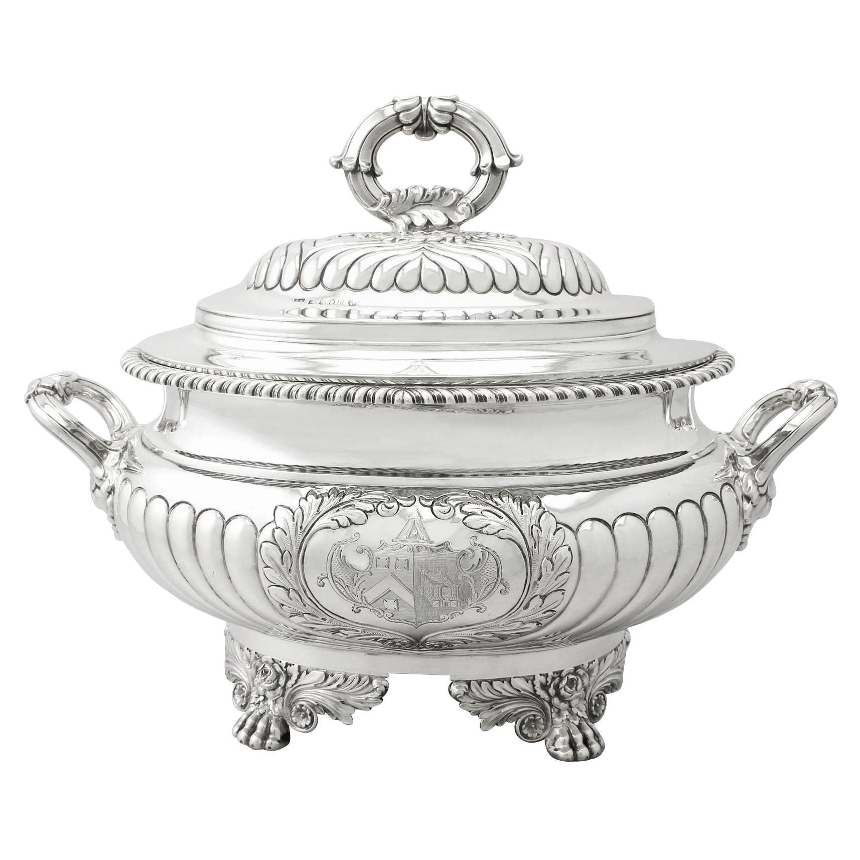 Sopera o centro de mesa antiguo de plata de ley