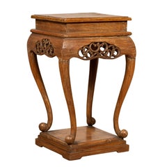 Stand d'encens en bois de style Ming avec pieds en cabriole et tablier sculpté