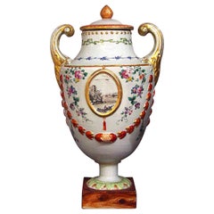Vase à manche de pistolet et couvercle en porcelaine d'exportation chinoise du 18e siècle