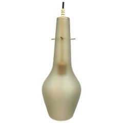 Paar 1950er Jahre Grau Bernstein Satiniertes Glas Pendelleuchte