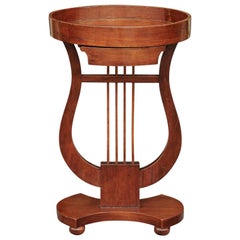 Mesa auxiliar francesa Guéridon de nogal Napoleón III de la década de 1870 con base de lira y tablero de bandeja