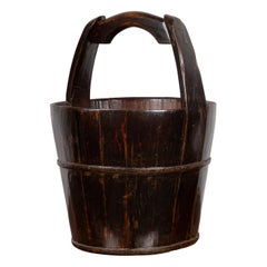 Secchio rustico del XIX secolo in Wood Wood con manico grande e accenti metallici