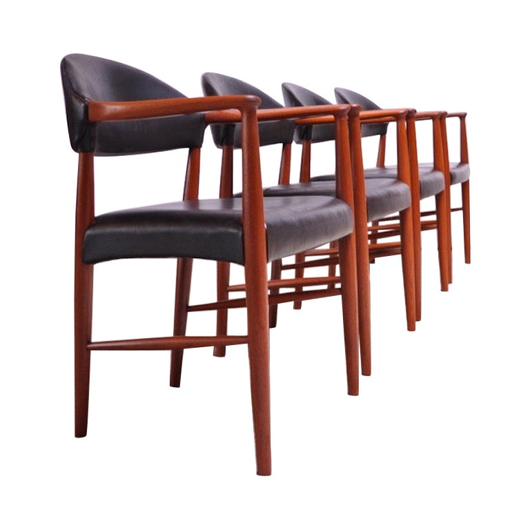 Ensemble de quatre fauteuils en teck et cuir de Kurt Olsen pour Slagelse Møbelværk en vente