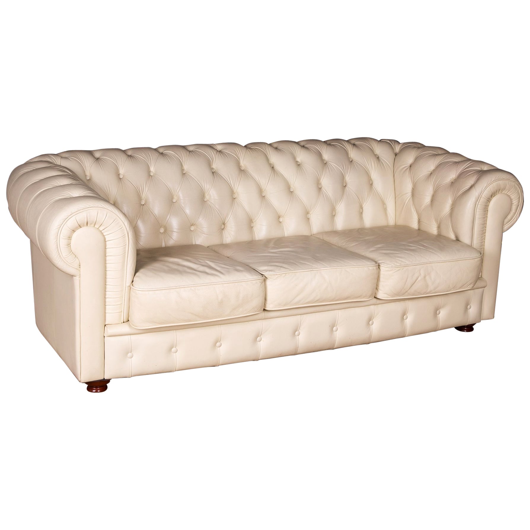 Early 20th Century Victorian Era Tufted Leather Chesterfield Sofa For