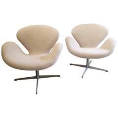 Pair of Arne Jacobsen Swan Chairs for Fritz Hansen