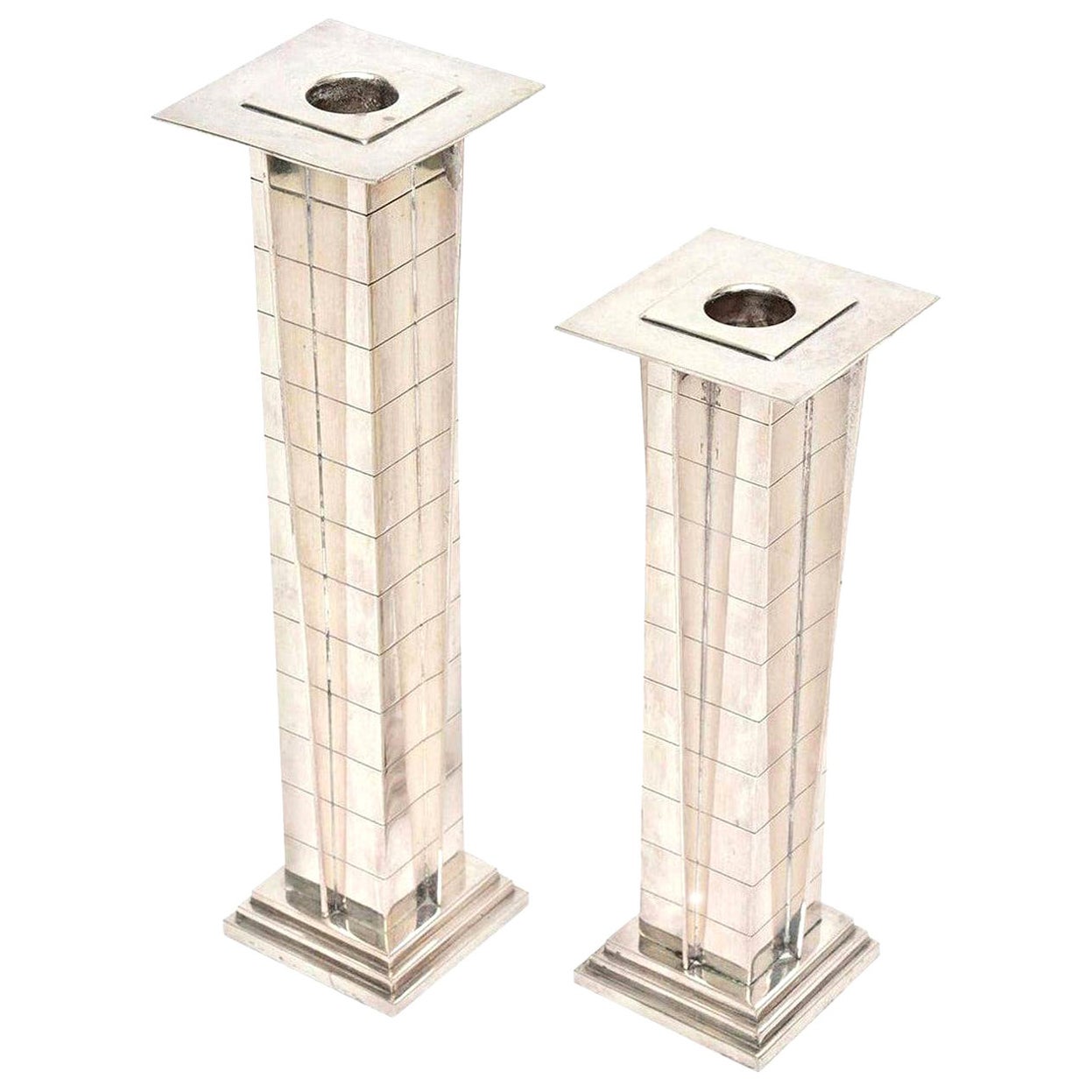Pareja de candelabros "Rascacielos" de estilo Decó con placa de plata vintage